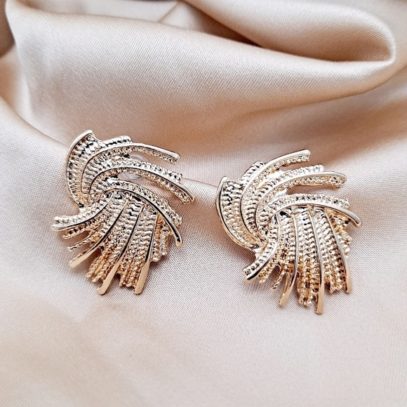 💖 2/$30 Womens earrings gold dainty statement elegant small stud wedding event - Picture 5 of 16